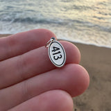 413 Oval Road Sign Charm
